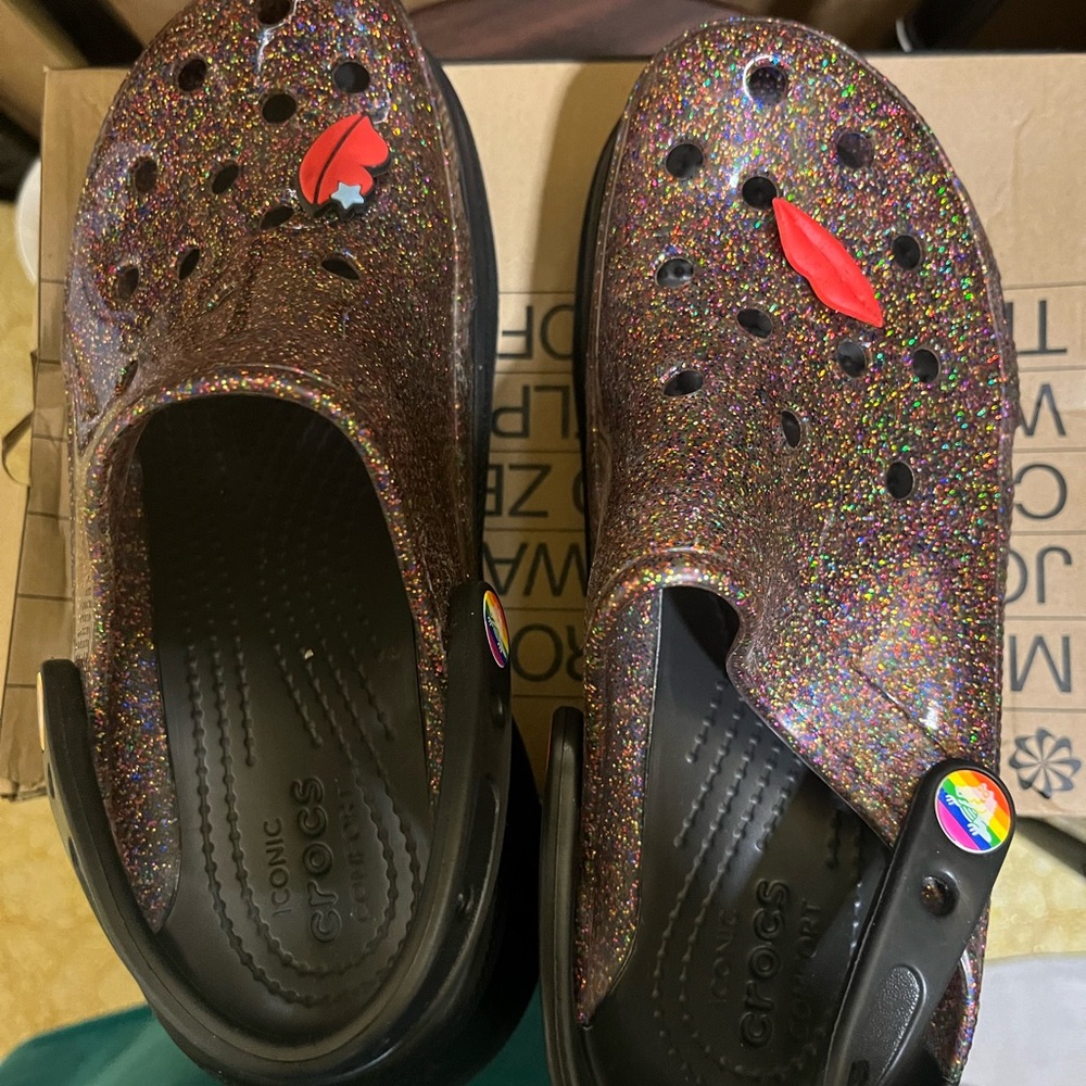Crocs💜Size 7💜 - Picture 15 of 15